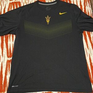 Nike Black and Yellow Short Sleeve Tees